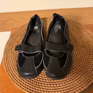 Dr. Scholl's Women's Black and white Flats Mary Jane’s